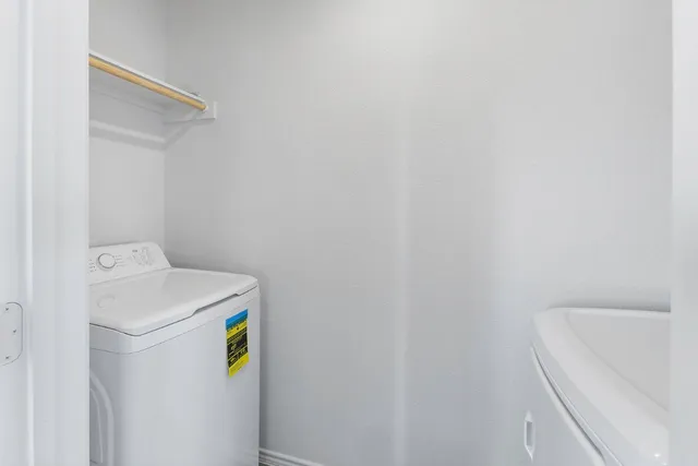 $1,895 | 331 Bugbee, Kyle, TX 78640