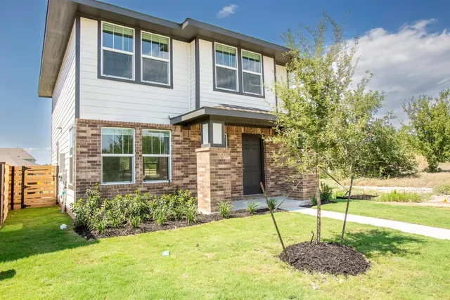 $1,895 | 331 Bugbee, Kyle, TX 78640