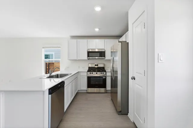 $1,895 | 331 Bugbee, Kyle, TX 78640