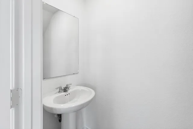 $1,895 | 331 Bugbee, Kyle, TX 78640