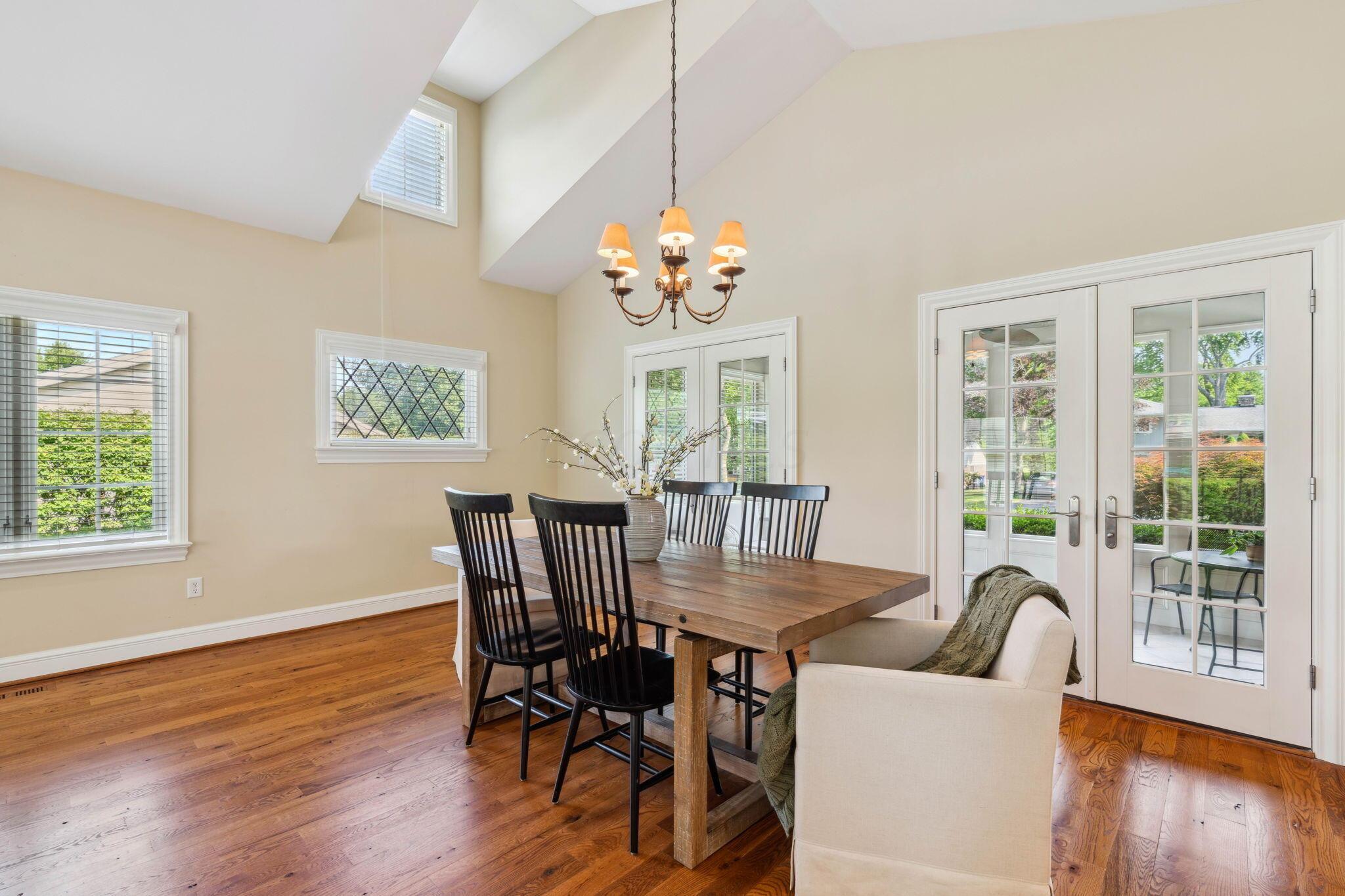 2481 Farleigh Road Columbus, OH 43221 - Photo 28 of 84 Dining Room