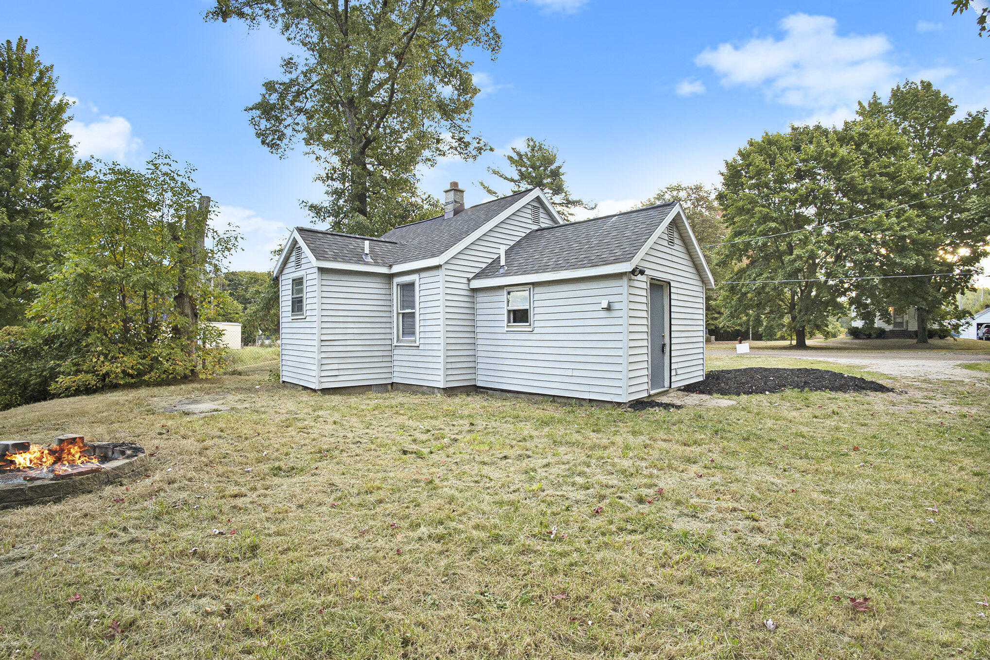 1535 Debaker Road Muskegon, MI 49442 - Photo 3 of 25 021_42a5294