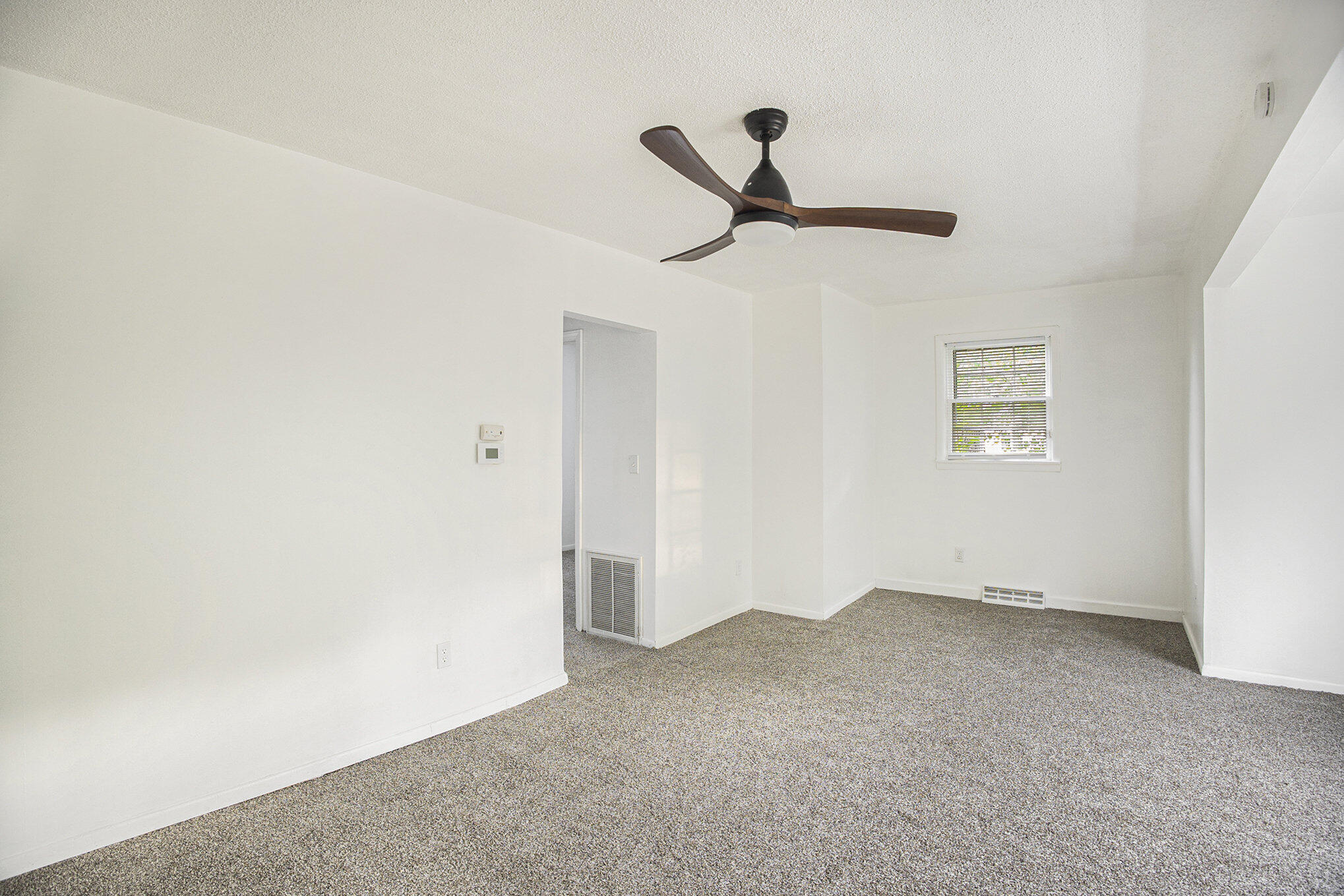 1535 Debaker Road Muskegon, MI 49442 - Photo 5 of 25 004_42a5300