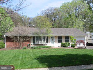 9 Hawthorne Road Kendall Park, NJ 08824 - Photo 1 of 5 a front view of a house with garden and a yard