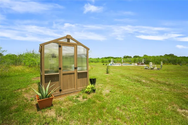 $465,000 | 6289 Maynard Hallmark Road, Flatonia, TX 78941