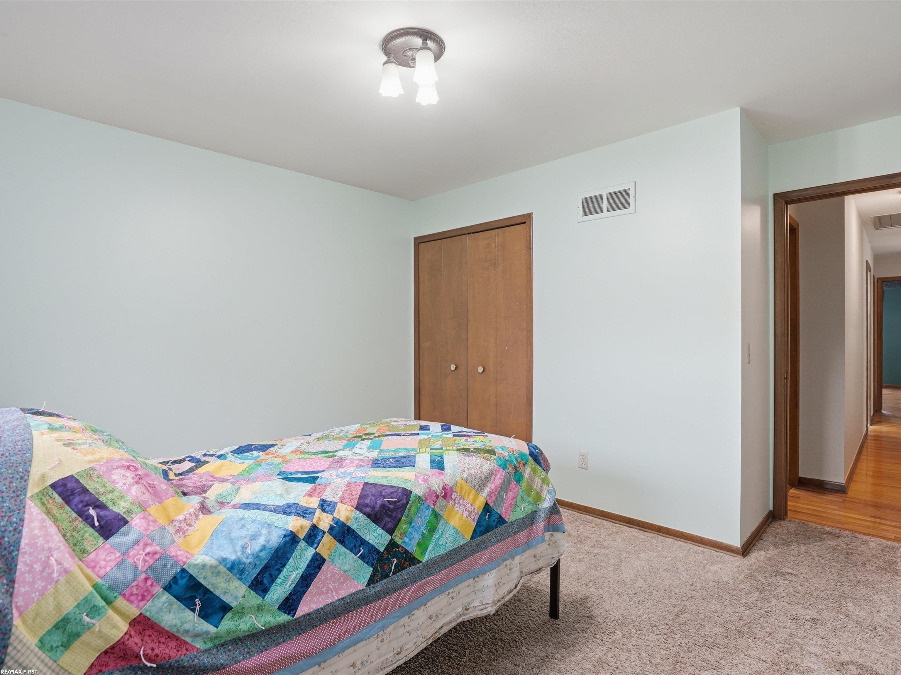 47431 Kathleen Road Macomb, MI 48044 - Photo 28 of 50