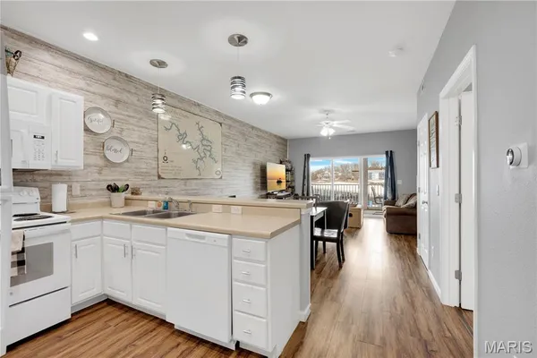 $325,000 | 4935 Robbins Circle, Unit 213, Osage Beach, MO 65065