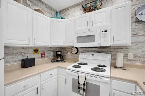 $325,000 | 4935 Robbins Circle, Unit 213, Osage Beach, MO 65065