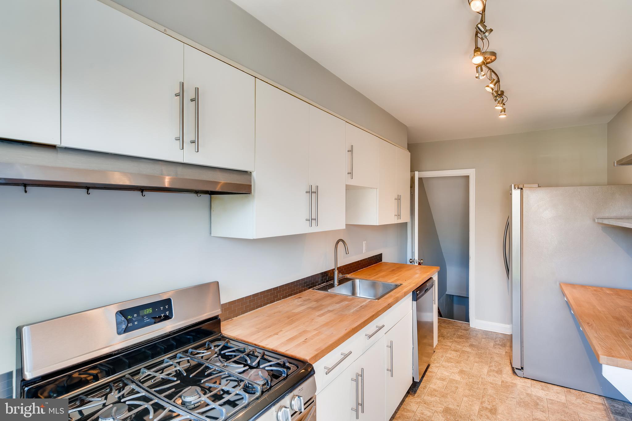 216 Brandon Road Baltimore, MD 21212 - Photo 9 of 29