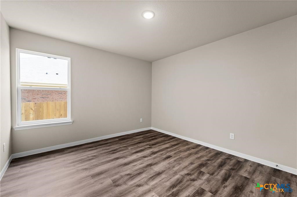 313 Elbert Lane, Unit B Harker Heights, TX 76548 - Photo 7 of 10 an empty room with a window