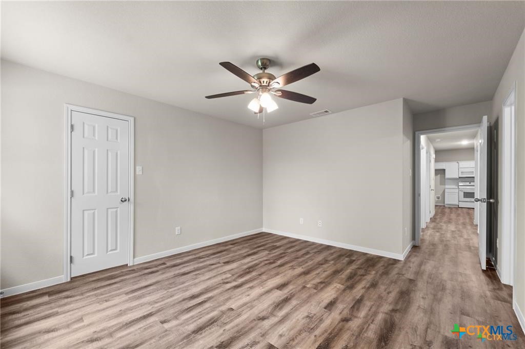 313 Elbert Lane, Unit B Harker Heights, TX 76548 - Photo 8 of 10 a view of an empty room and window