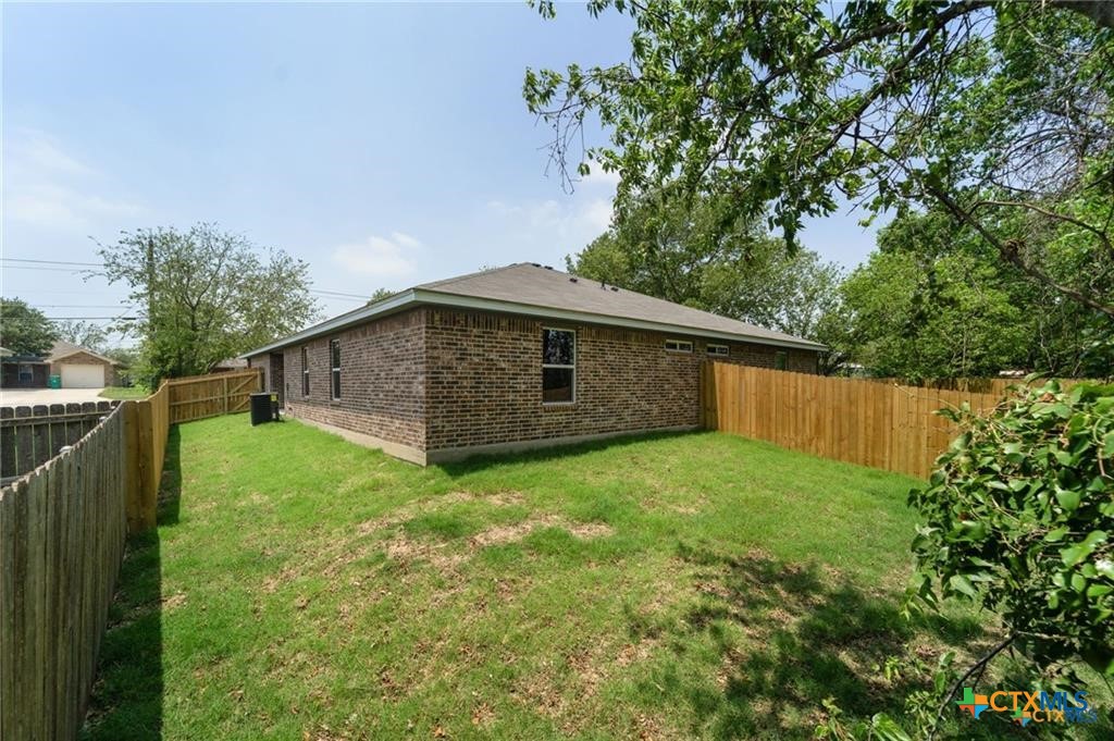 313 Elbert Lane, Unit B Harker Heights, TX 76548 - Photo 10 of 10 a backyard of a house with lots of green space