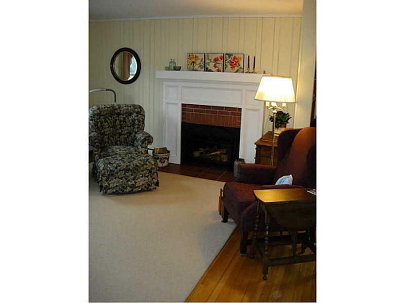 134 Pond Road Manchester, ME 04351 - Photo 15 of 28 Living Room.