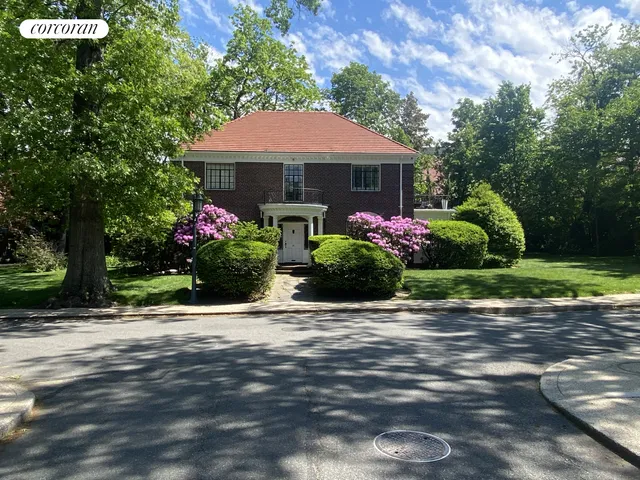 $2,750,000 | 16 Upshaw Road | Forest Hills