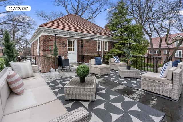 $2,750,000 | 16 Upshaw Road | Forest Hills