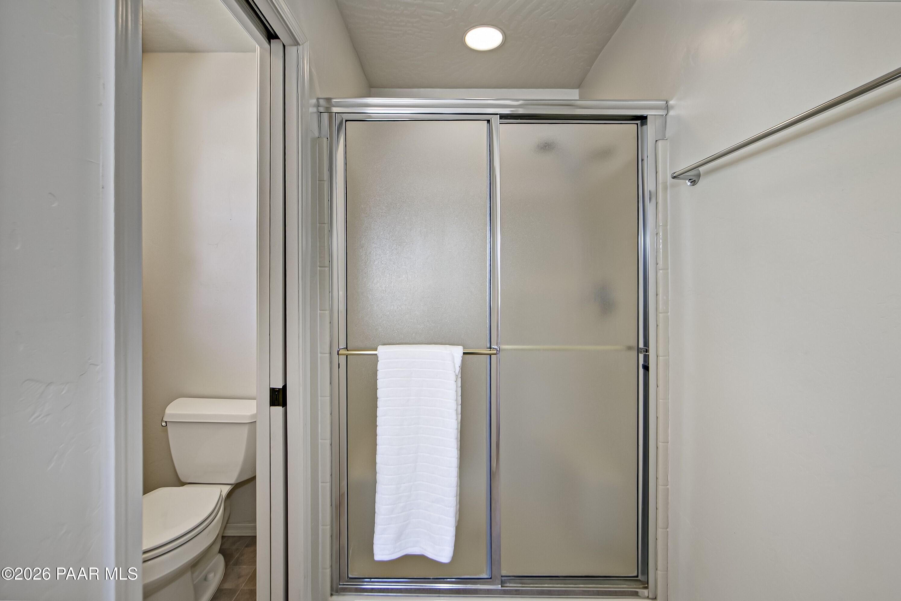 1533 Buttermilk Road Prescott, AZ 86305 - Photo 19 of 36 019_Primary batth shot 2