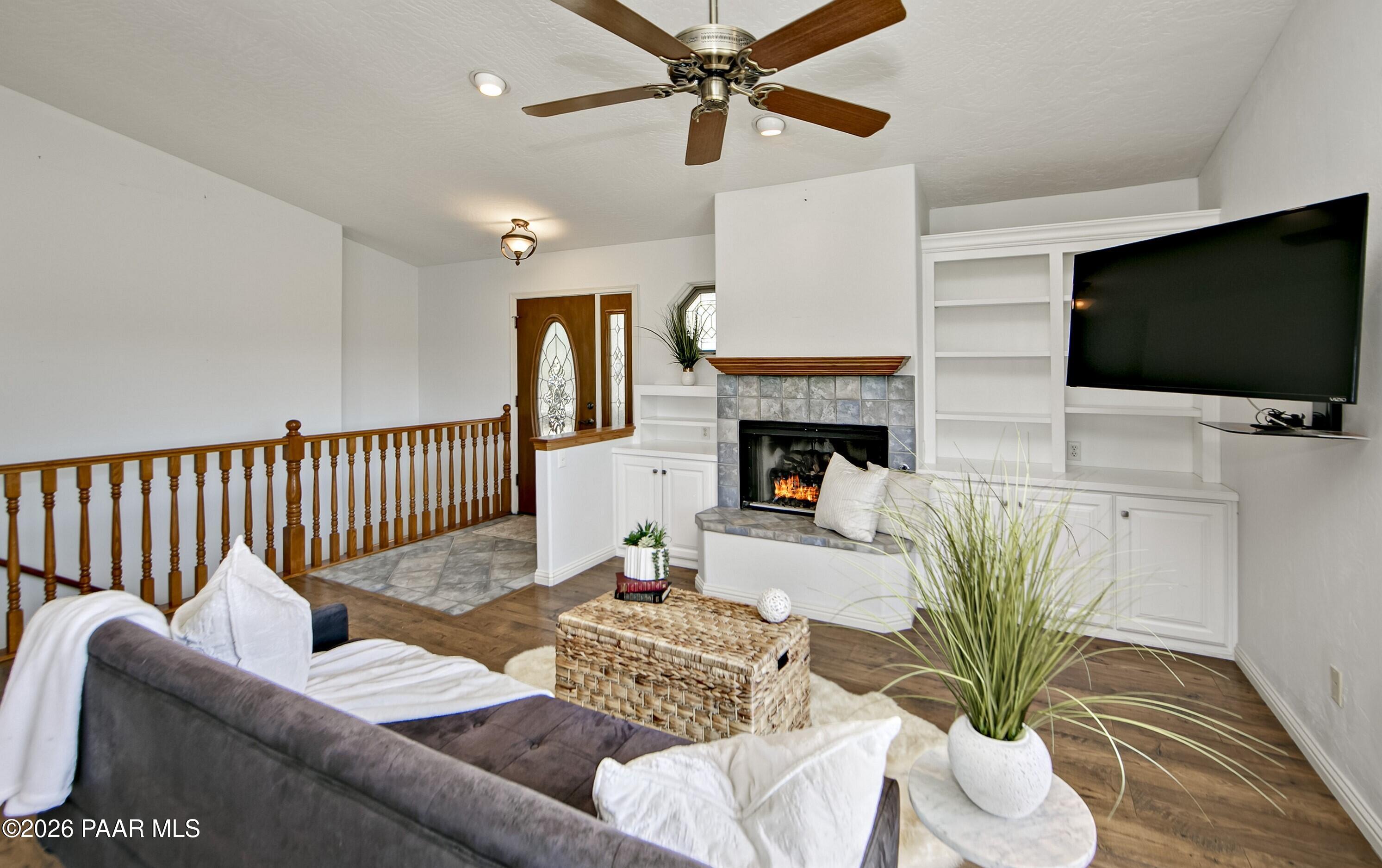 1533 Buttermilk Road Prescott, AZ 86305 - Photo 7 of 36 007_Great room upper level