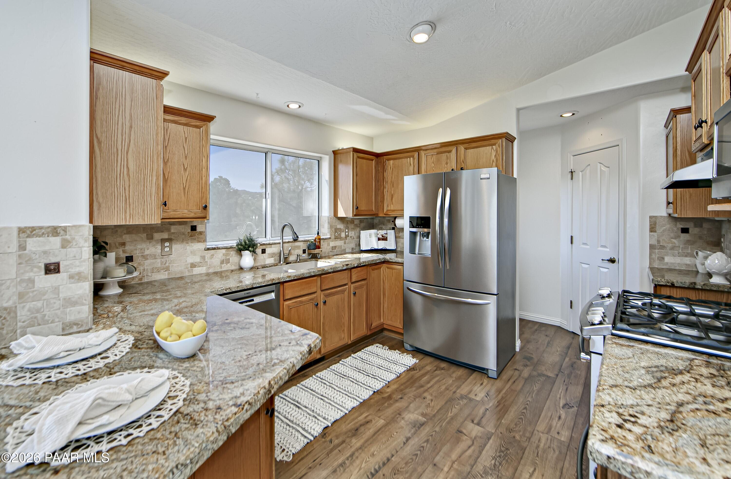 1533 Buttermilk Road Prescott, AZ 86305 - Photo 10 of 36 010_Kitchen stainless steel applianc