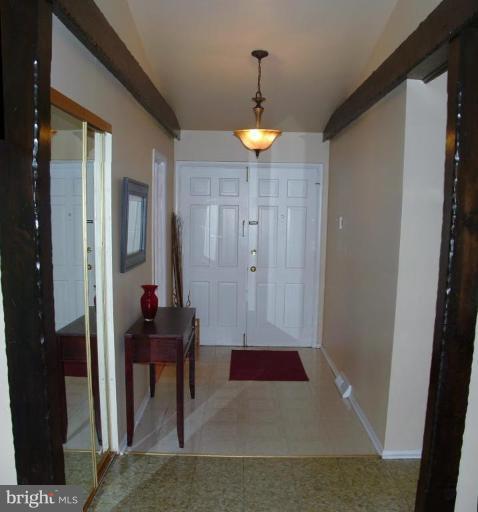 903 Painted Post Road Pikesville, MD 21208 - Photo 2 of 18 Entrance / Foyer