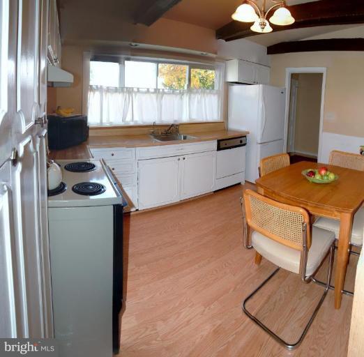 903 Painted Post Road Pikesville, MD 21208 - Photo 4 of 18 Kitchen
