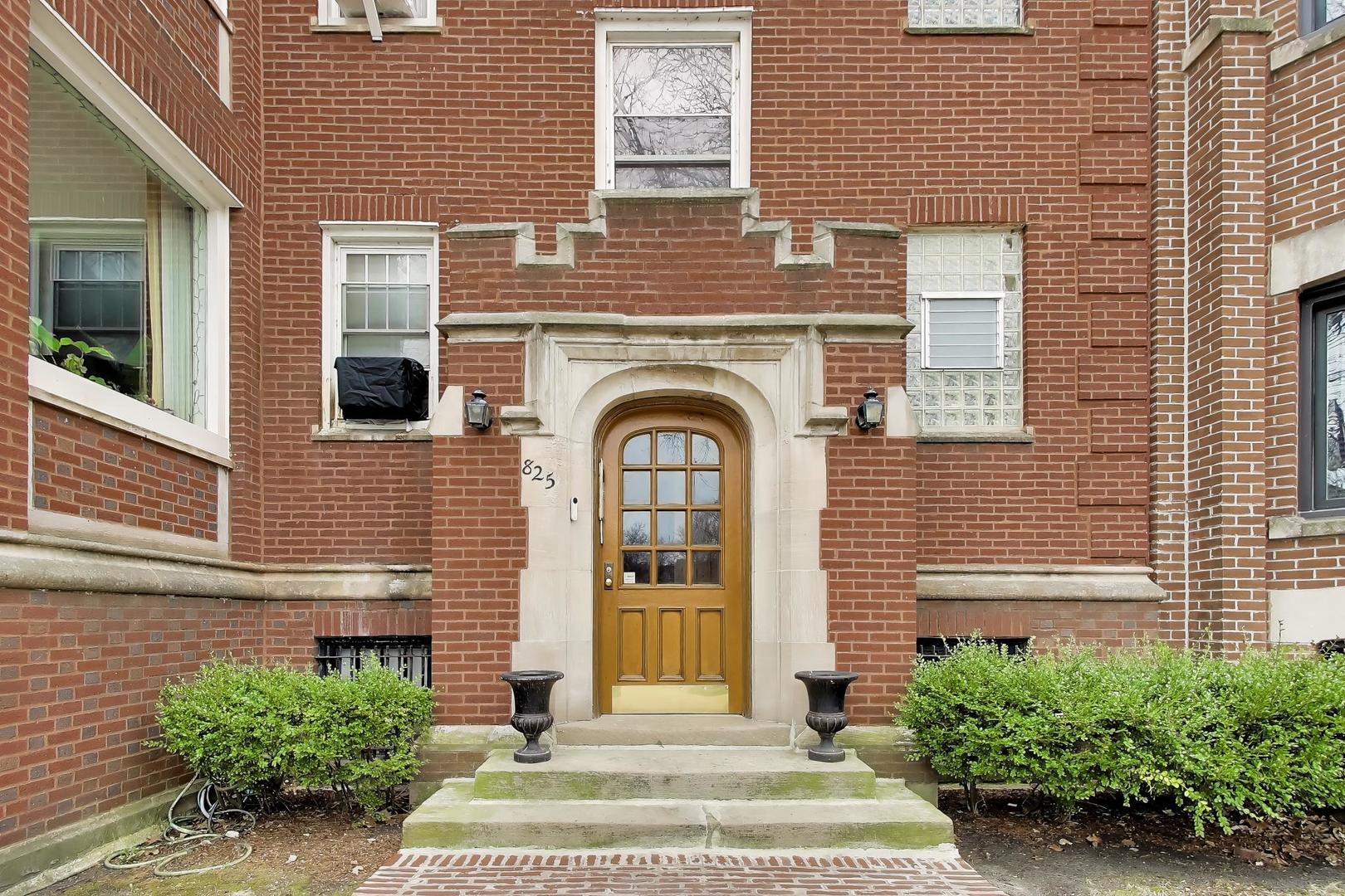 825 East Drexel Square, Unit 2 Chicago, IL 60615 - Photo 2 of 25 a front view of a house