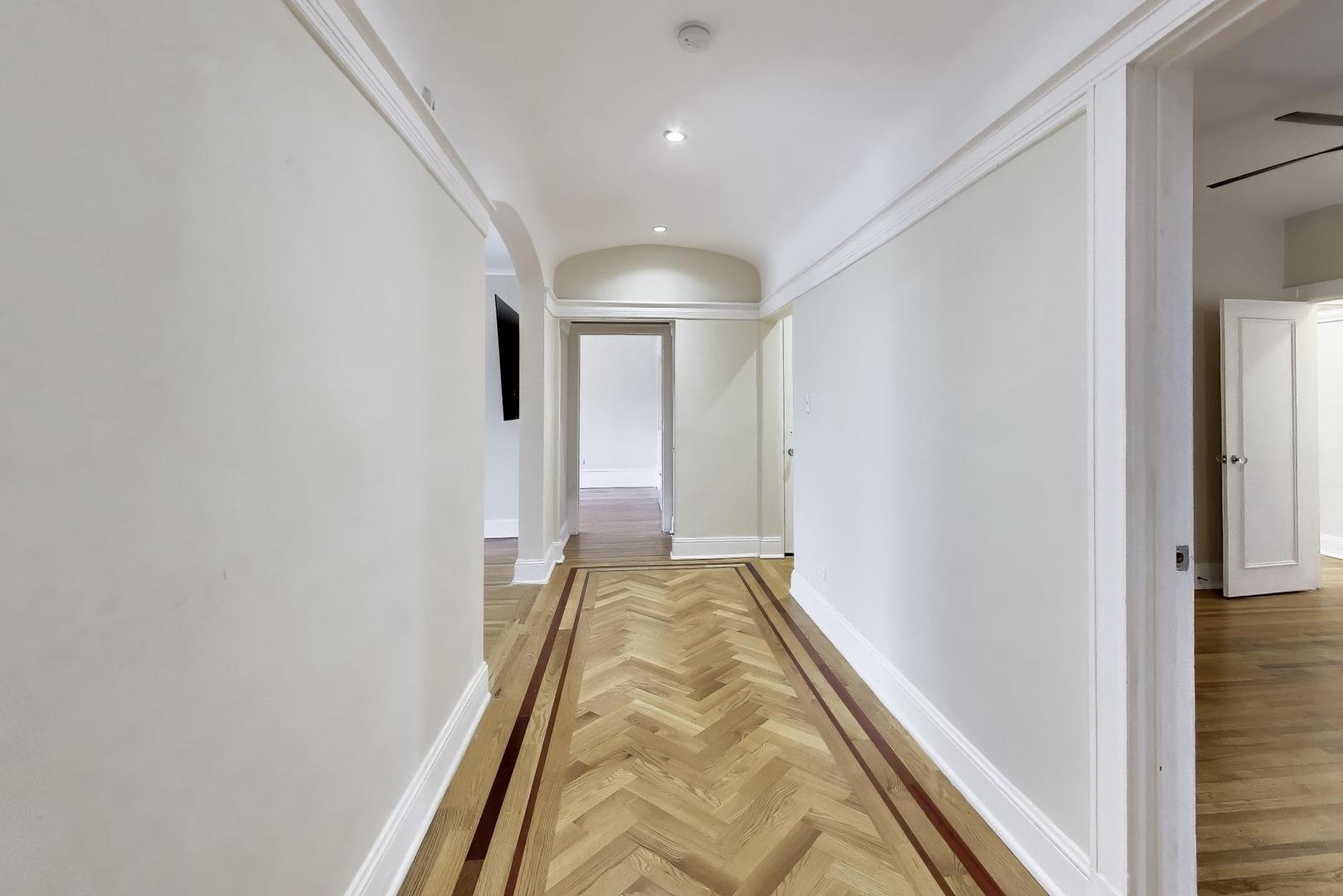 825 East Drexel Square, Unit 2 Chicago, IL 60615 - Photo 3 of 25 a view of a hallway