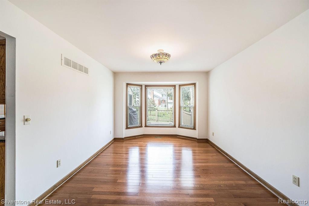 873 North Adams Road Rochester Hills, MI 48309 - Photo 9 of 37