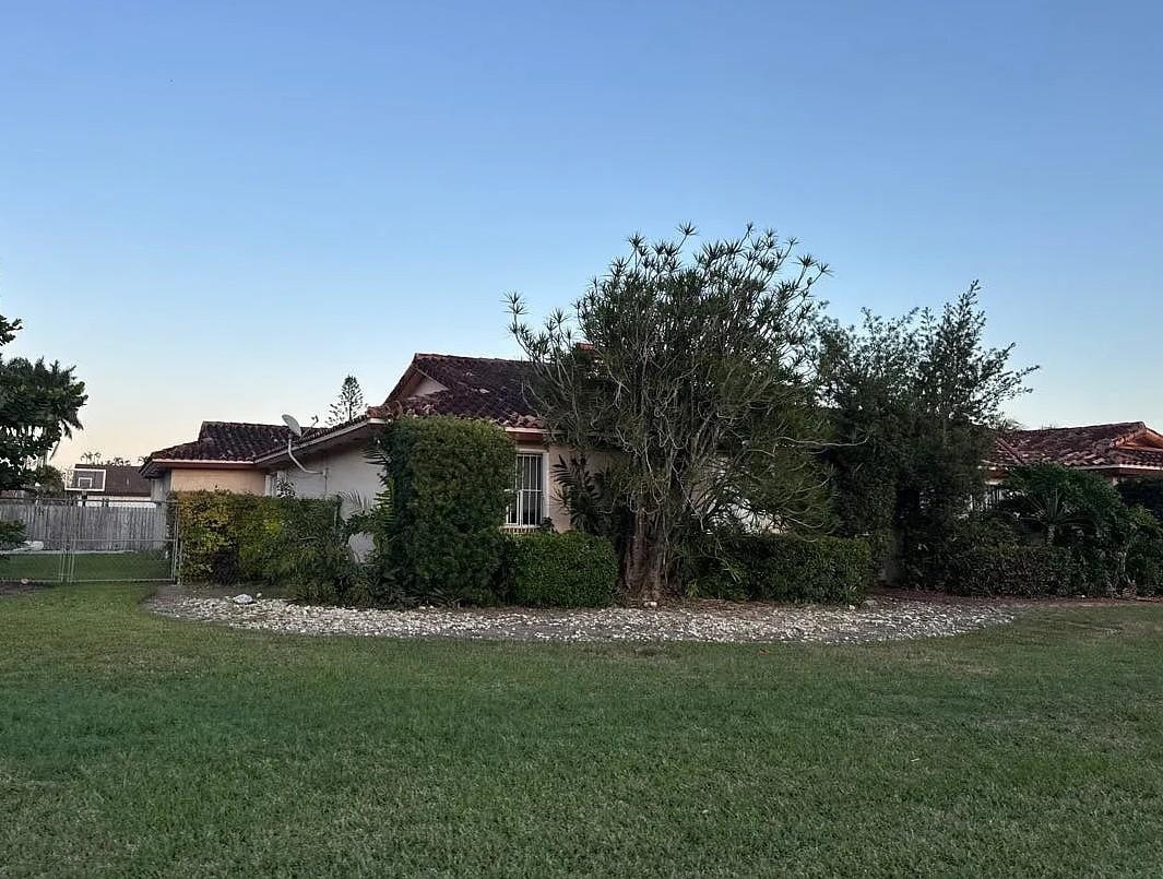 18601 Southwest 128th Avenue Miami, FL 33177 - Photo 3 of 5