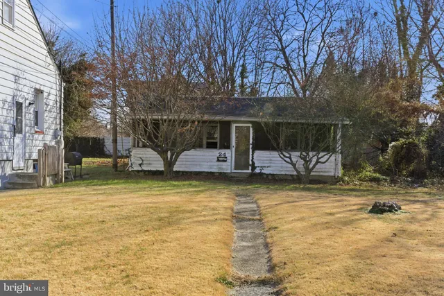 a view of a house with large trees