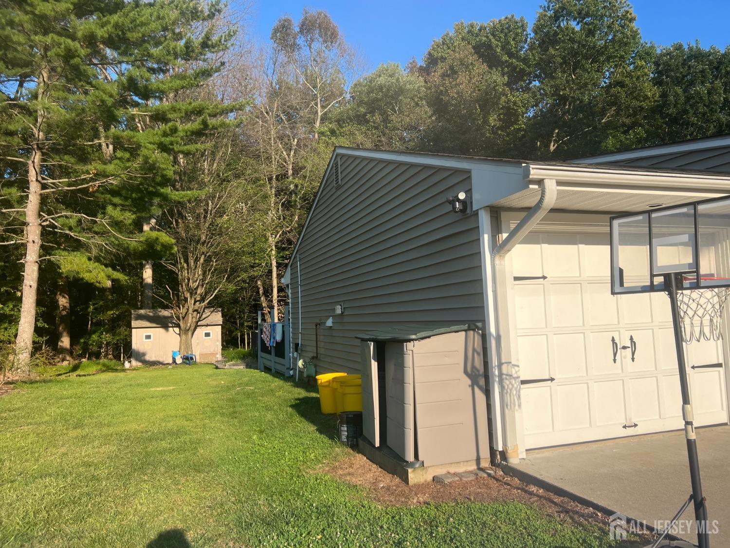 41 Stockton Road Kendall Park, NJ 08824 - Photo 3 of 21 Gallery Image 3