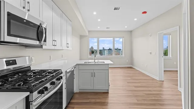 $2,400 | 475 Communipaw Avenue, Unit 408, Jersey City, NJ 07304