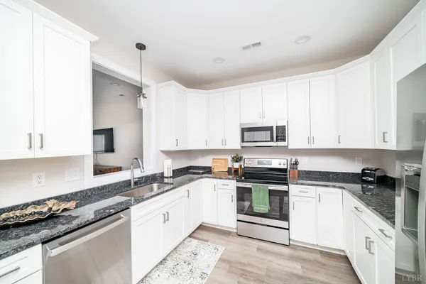 $1,775 | 16 Villa Court, Evington, VA 24550