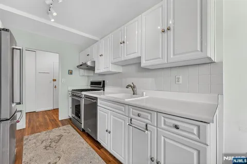 $389,999 | 926 Bloomfield Avenue, Unit 3A, Glen Ridge, NJ 07028
