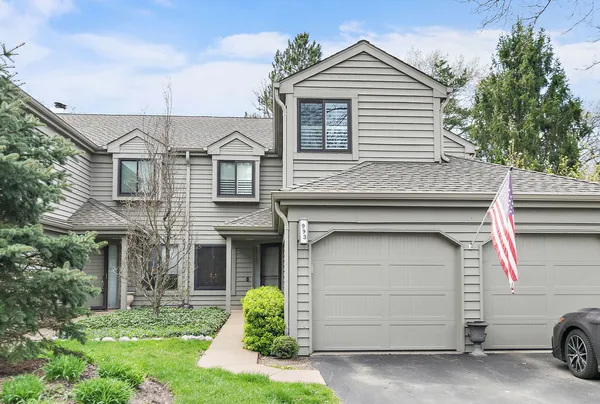 $370,000 | 993 Longmeadow Court, Unit 1028, Lake Barrington, IL 60010