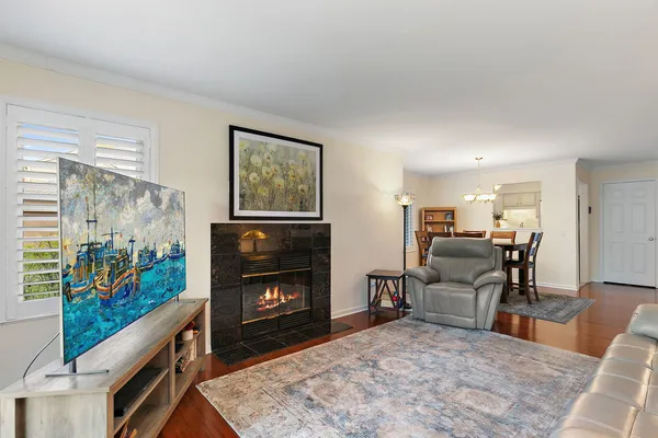 $370,000 | 993 Longmeadow Court, Unit 1028, Lake Barrington, IL 60010