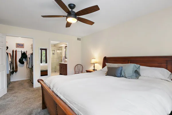 $370,000 | 993 Longmeadow Court, Unit 1028, Lake Barrington, IL 60010
