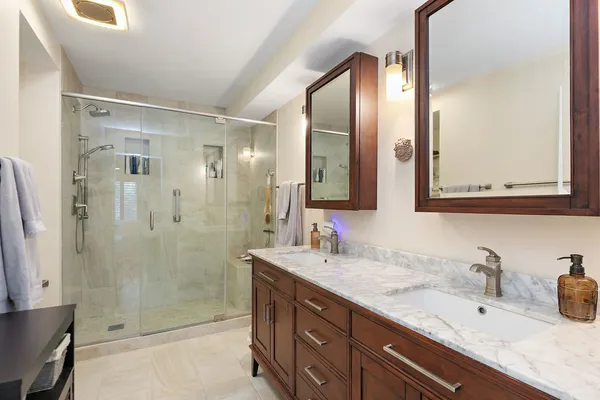 $370,000 | 993 Longmeadow Court, Unit 1028, Lake Barrington, IL 60010