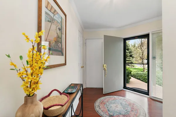 $370,000 | 993 Longmeadow Court, Unit 1028, Lake Barrington, IL 60010