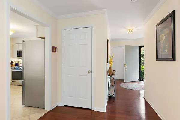 $370,000 | 993 Longmeadow Court, Unit 1028, Lake Barrington, IL 60010