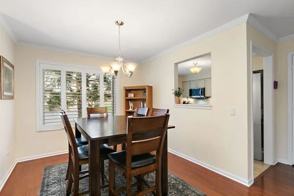 $370,000 | 993 Longmeadow Court, Unit 1028, Lake Barrington, IL 60010