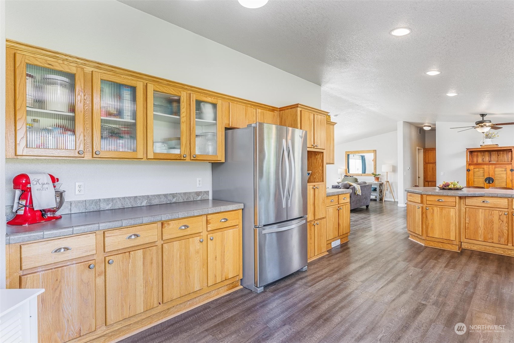108108 West King Tull Road Prosser, WA 99350 - Photo 8 of 36 a kitchen with granite countertop a refrigerator a sink dishwasher stove and wooden floors