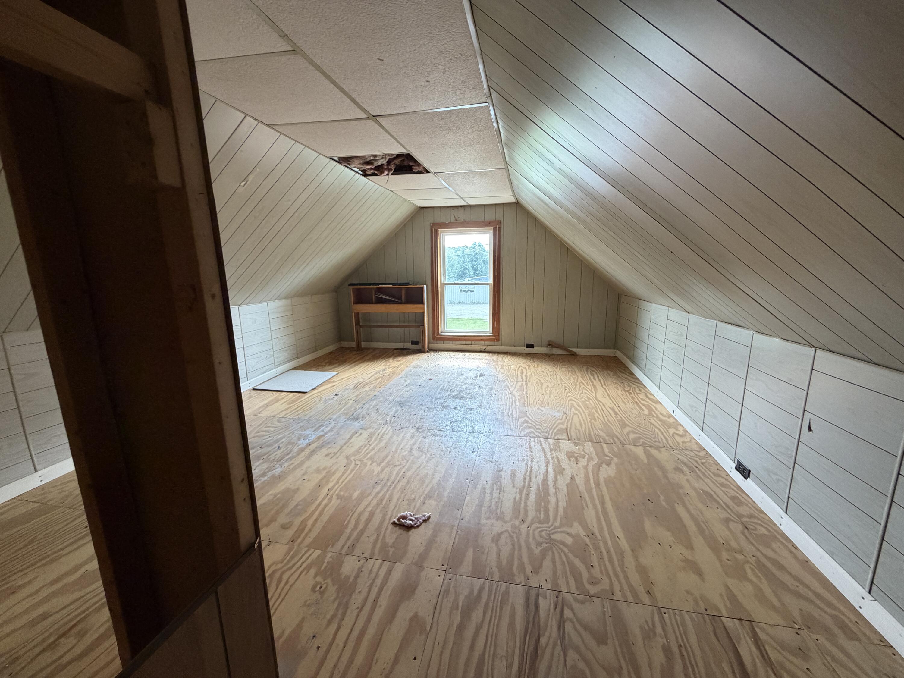 510 Milo Road Dover-Foxcroft, ME 04426 - Photo 23 of 35 2nd Floor Room