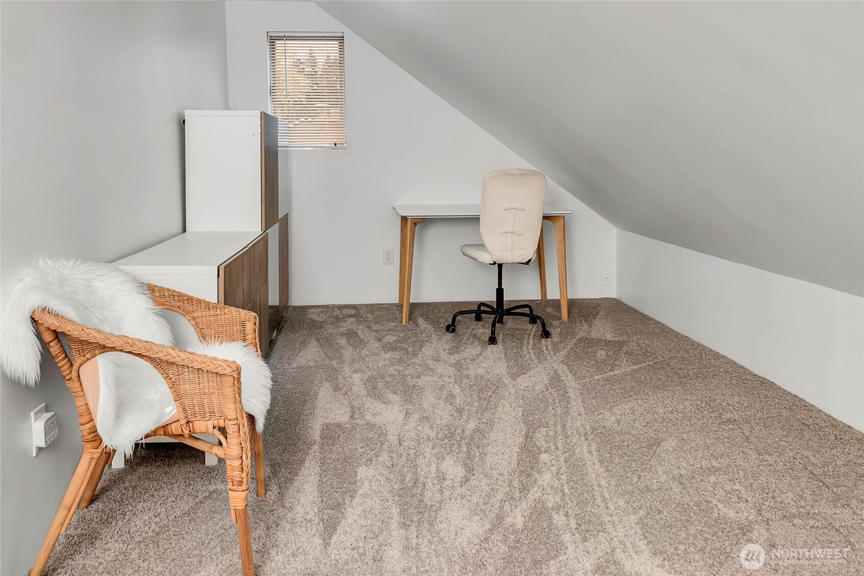 4606 Northeast 47th Street Seattle, WA 98105 - Photo 16 of 36