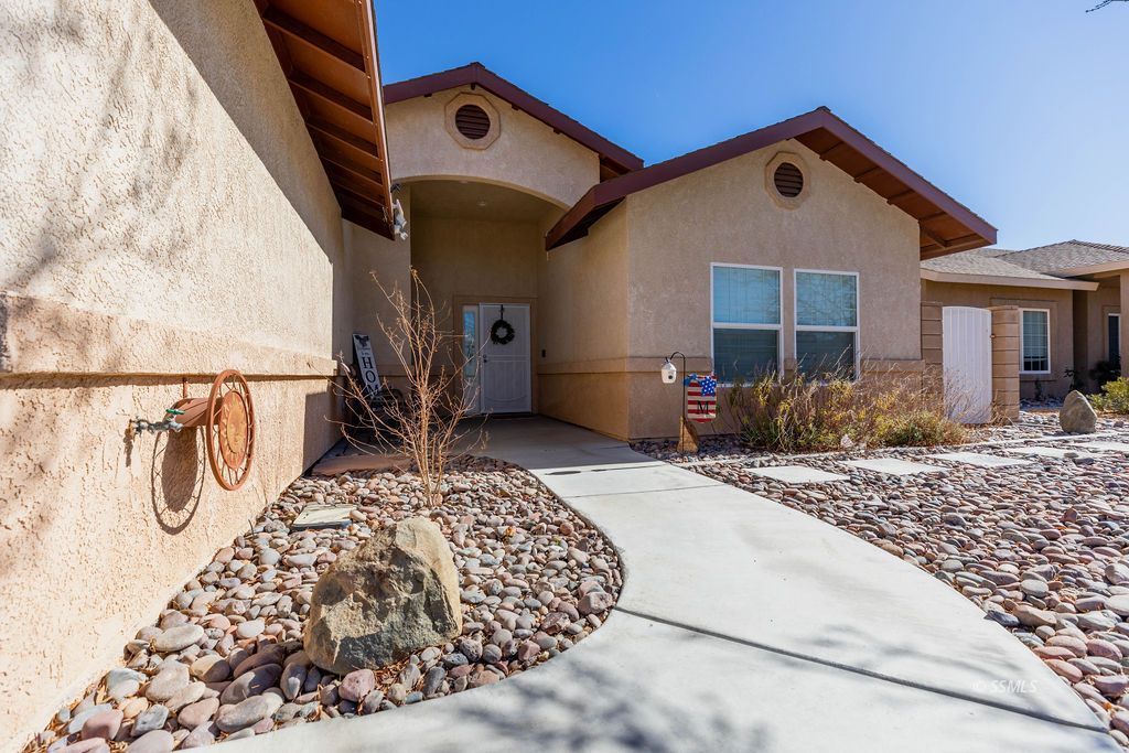 420 Acacia Street Ridgecrest, CA 93555 - Photo 3 of 30 Gallery Image 3