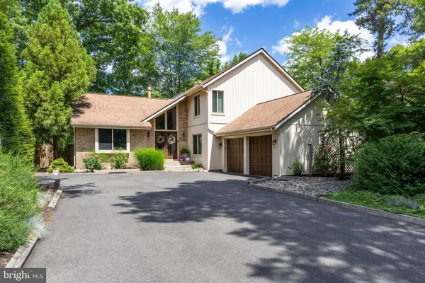$525,000 | 14 Canterbury Court, Marlton, NJ 08053