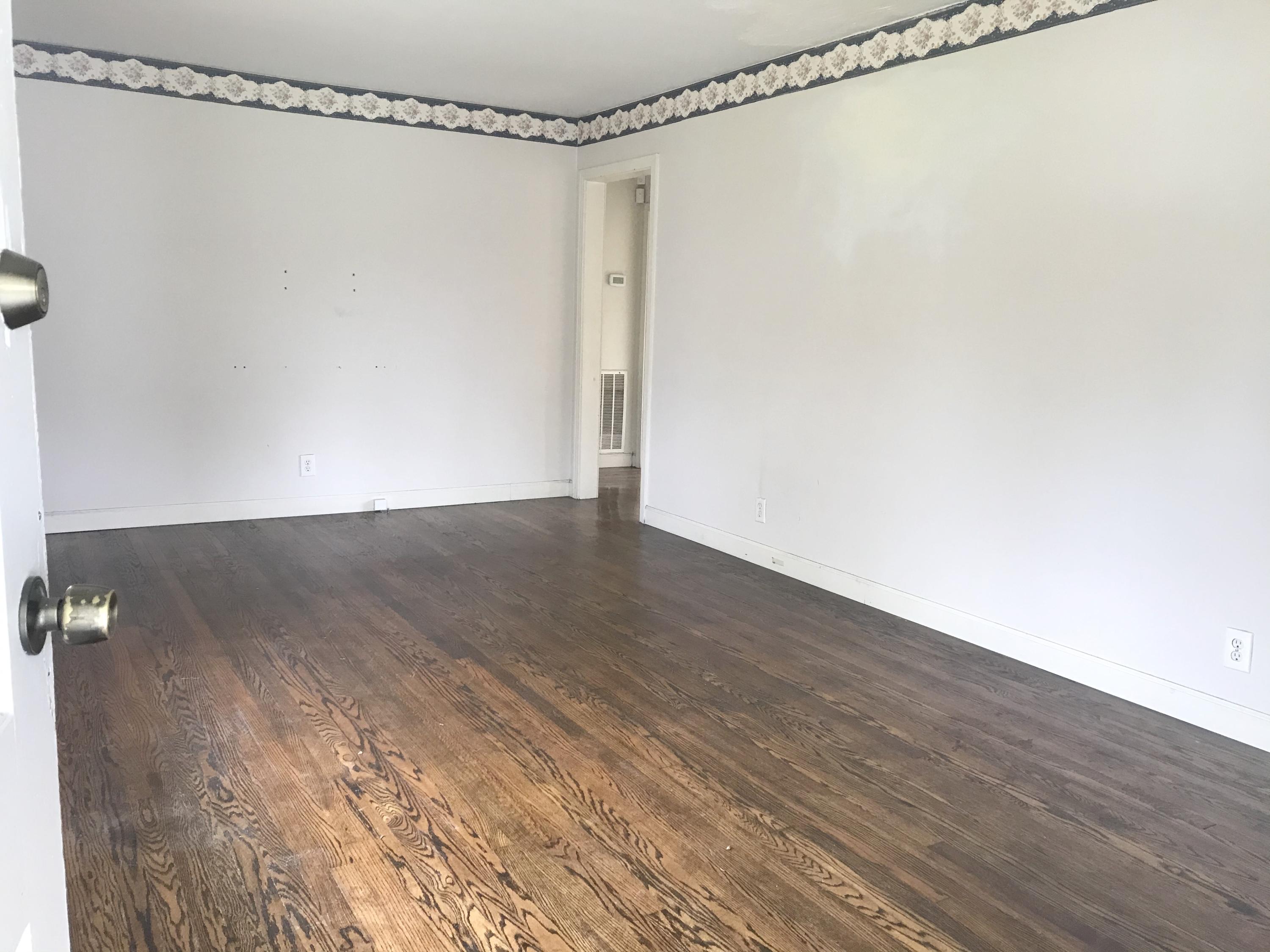 5705 Ridgefield Road Knoxville, TN 37912 - Photo 5 of 18 Come on In~Living Rm