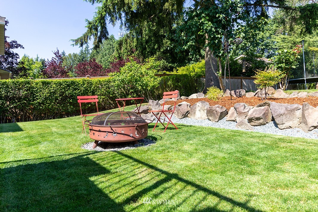 20118 103rd Place Northeast Bothell, WA 98011 - Photo 33 of 40 a backyard of a house with table and chairs