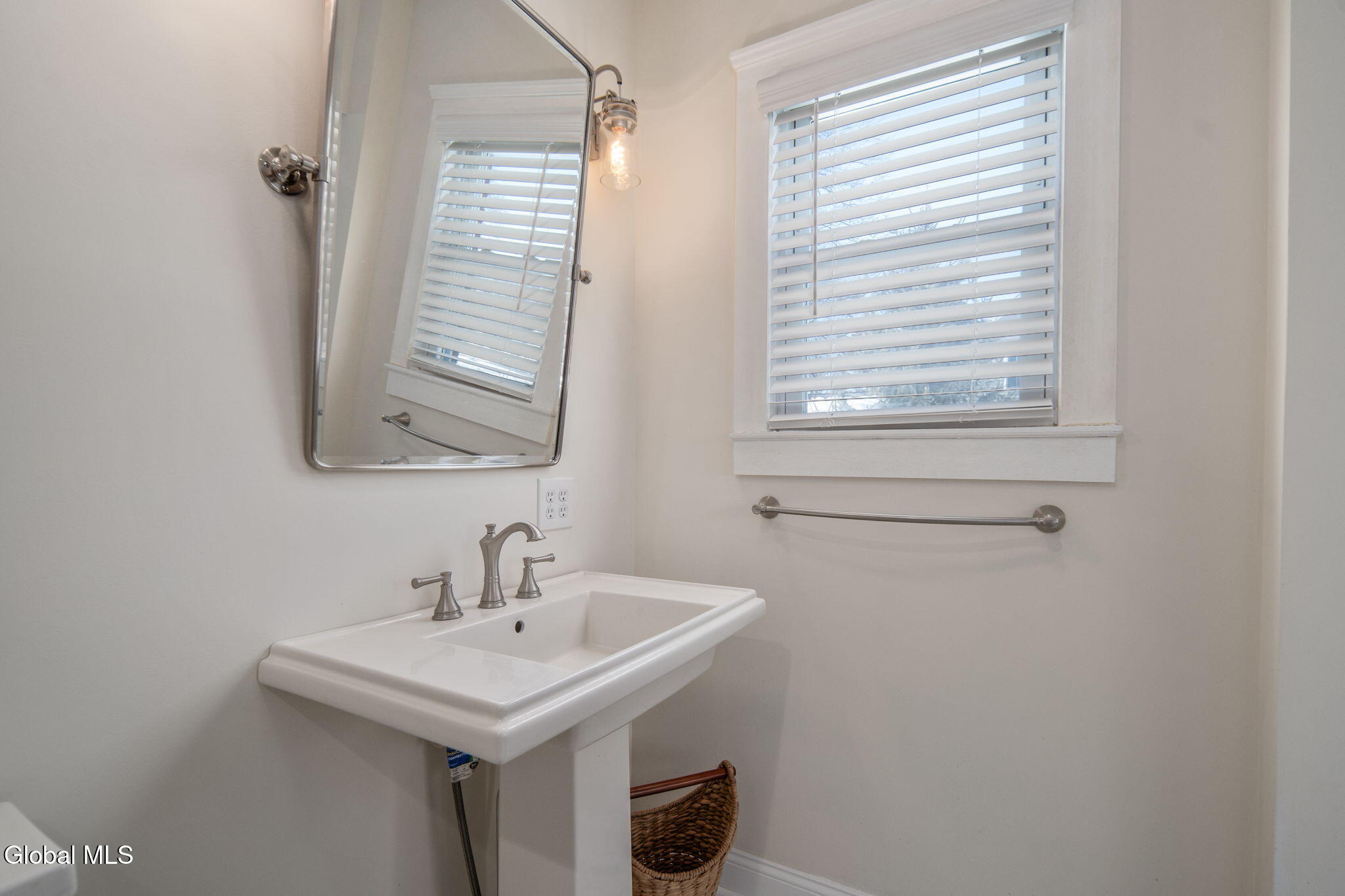 274 Osborne Road Colonie, NY 12211 - Photo 23 of 44 25-274OsborneRd_25