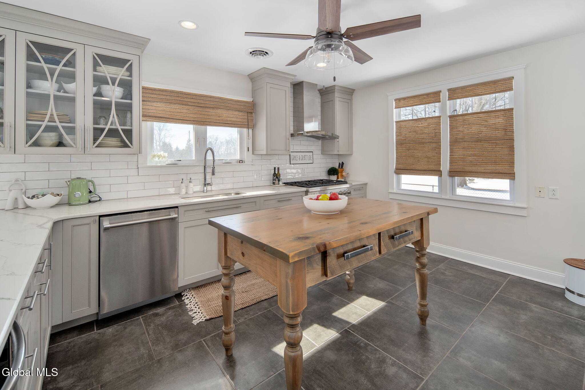 274 Osborne Road Colonie, NY 12211 - Photo 6 of 44 14-274OsborneRd_14