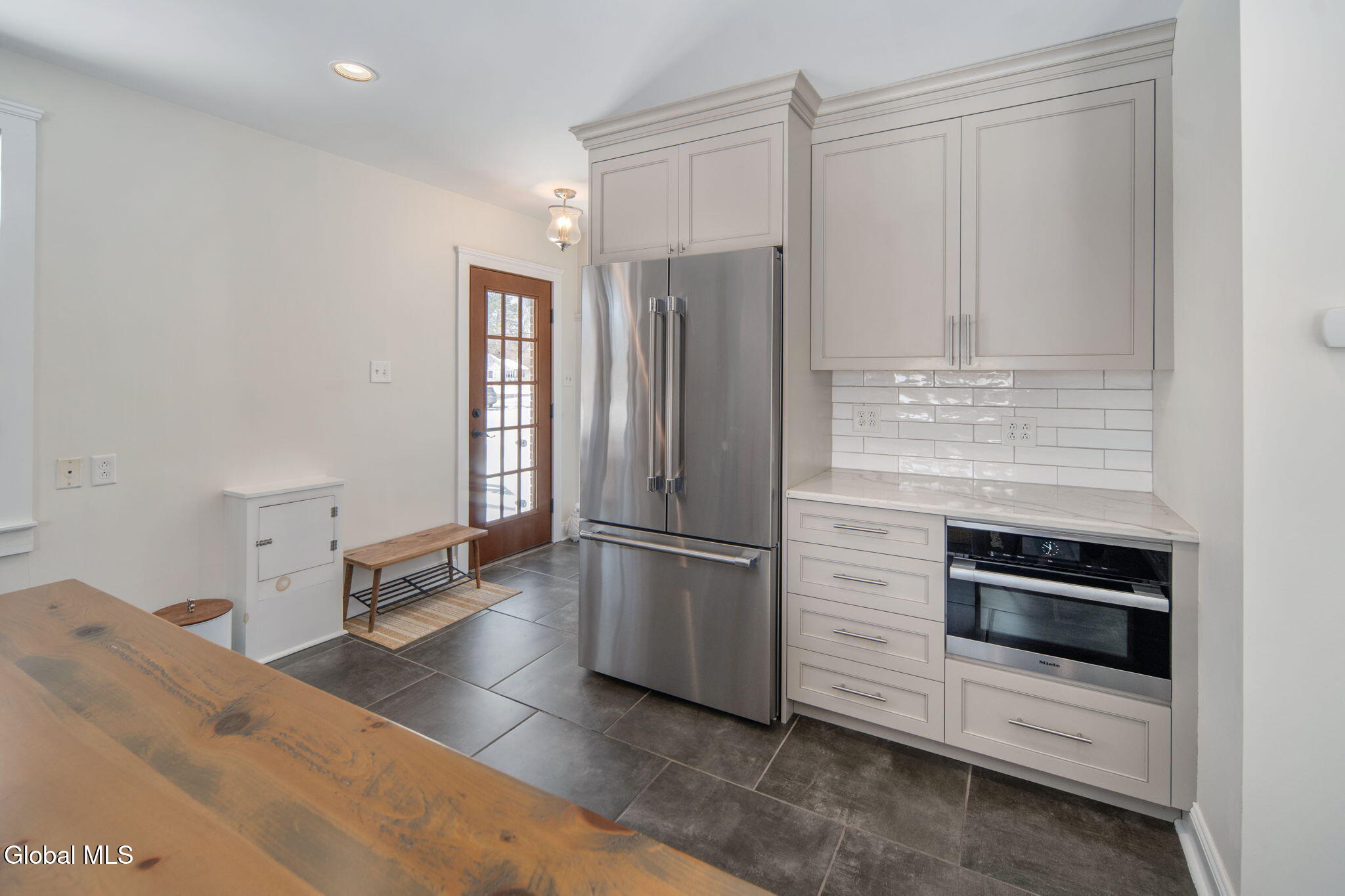 274 Osborne Road Colonie, NY 12211 - Photo 9 of 44 17-274OsborneRd_17